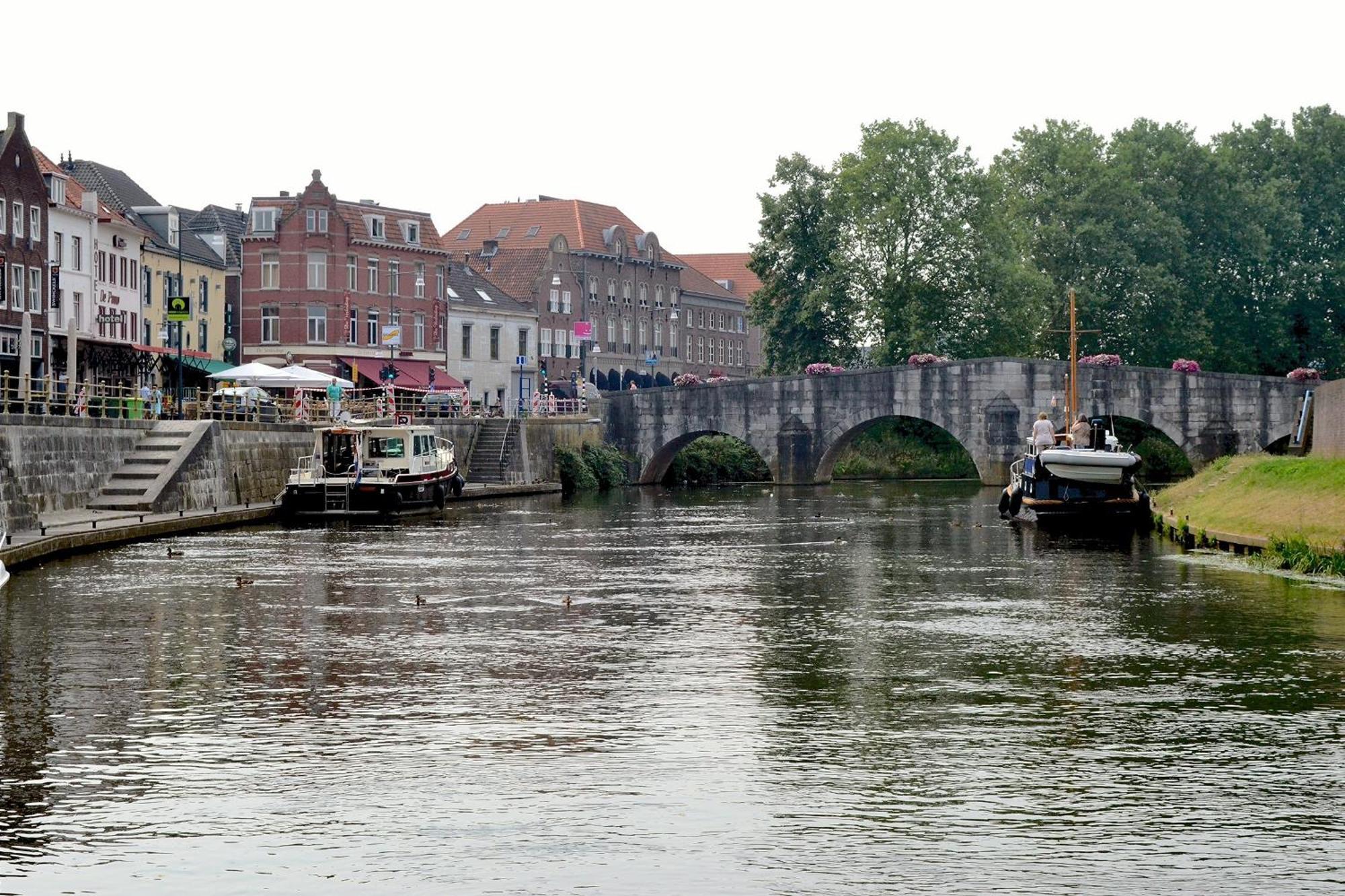 Hotel En Grand Cafe De Pauw Roermond Eksteriør bilde