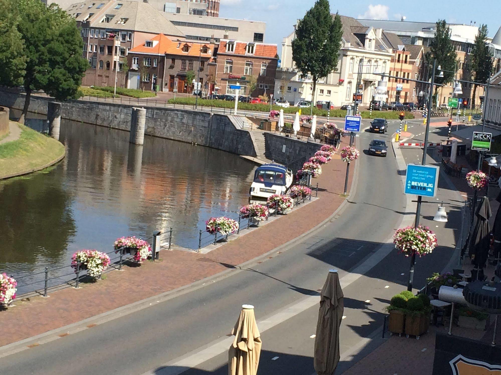 Hotel En Grand Cafe De Pauw Roermond Eksteriør bilde