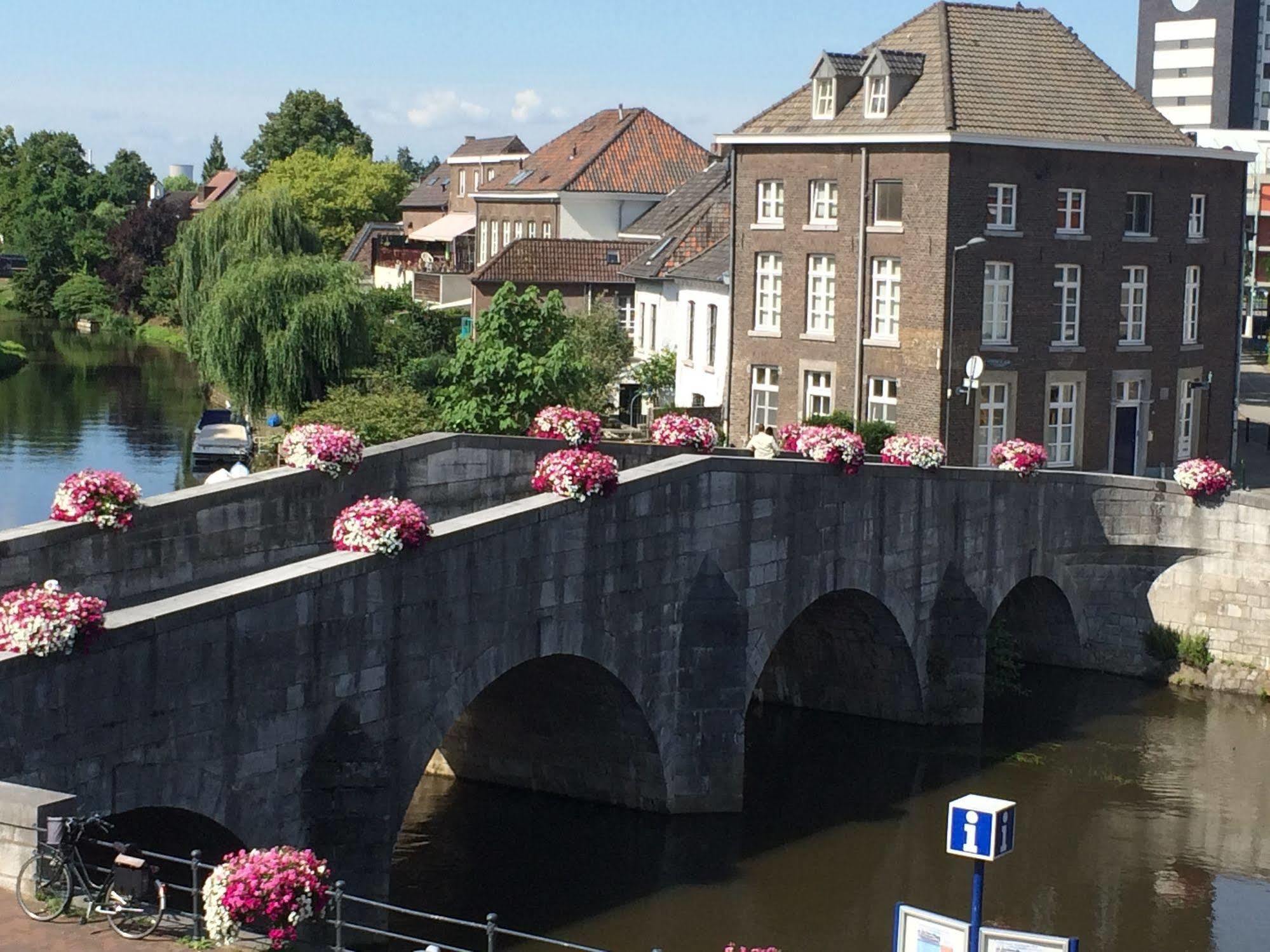 Hotel En Grand Cafe De Pauw Roermond Eksteriør bilde